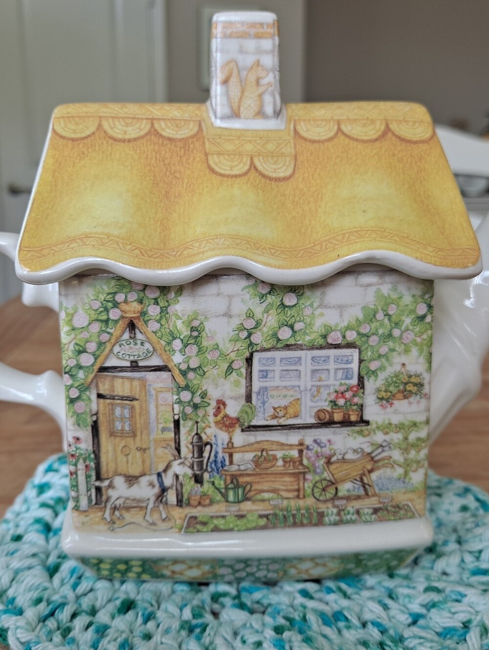Sadler English Country Cottage  Ceramic Teapot, Made In England